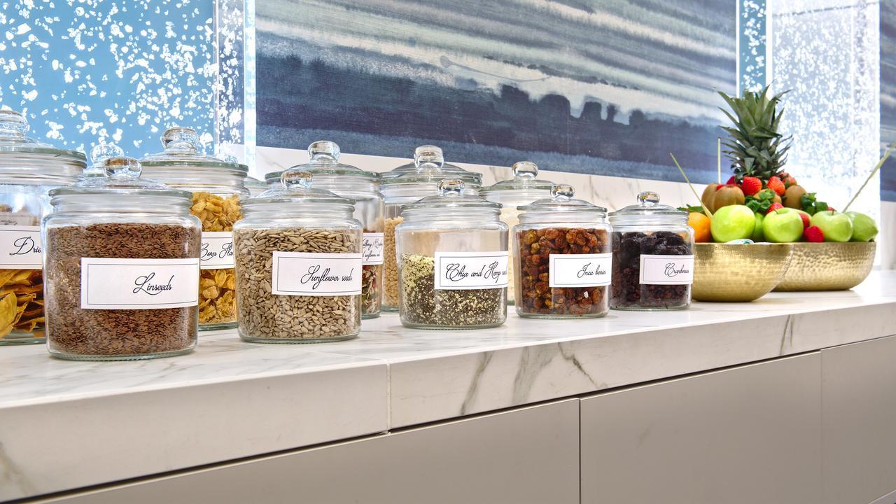 Hotel Le Plaza Brusel Exteriér fotografie The photo shows a variety of glass jars arranged neatly on a counter. Each jar contains different ingredients, likely food items, and they are labeled with names for easy identification. The jars include items such as nuts, grains, and dried fruits. 